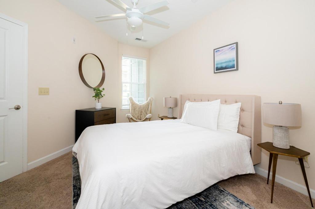Beautiful 1Br W Balcony Gym Patio Areas Apartment Charlotte Bagian luar foto